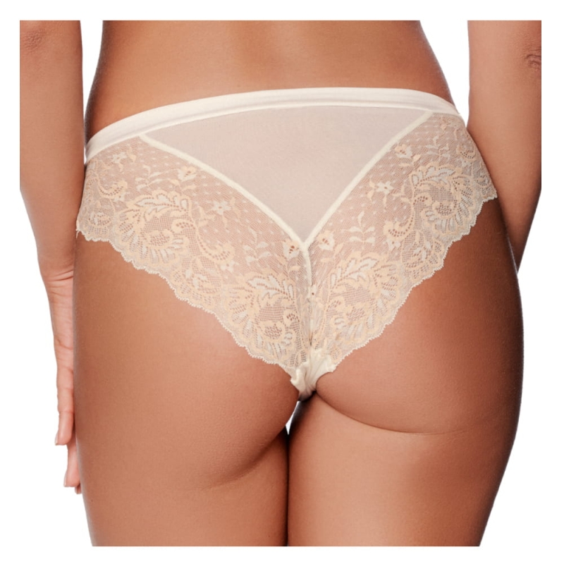 Zbliżenie na Figi damskie koronkowe Ecru na Modelce