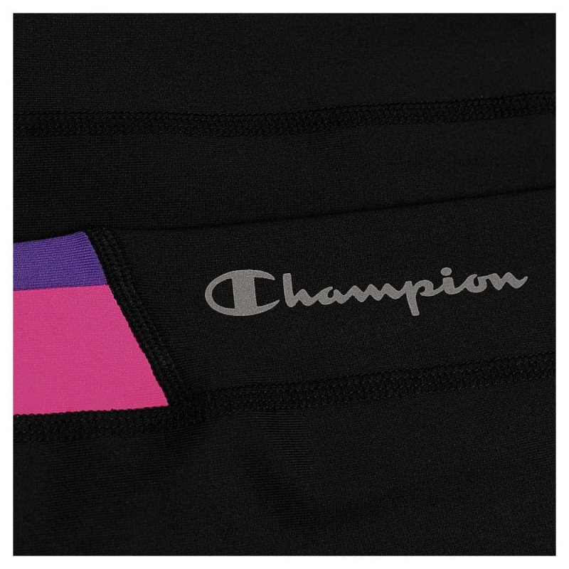 Logo Champion na czarnych legginsach damskich