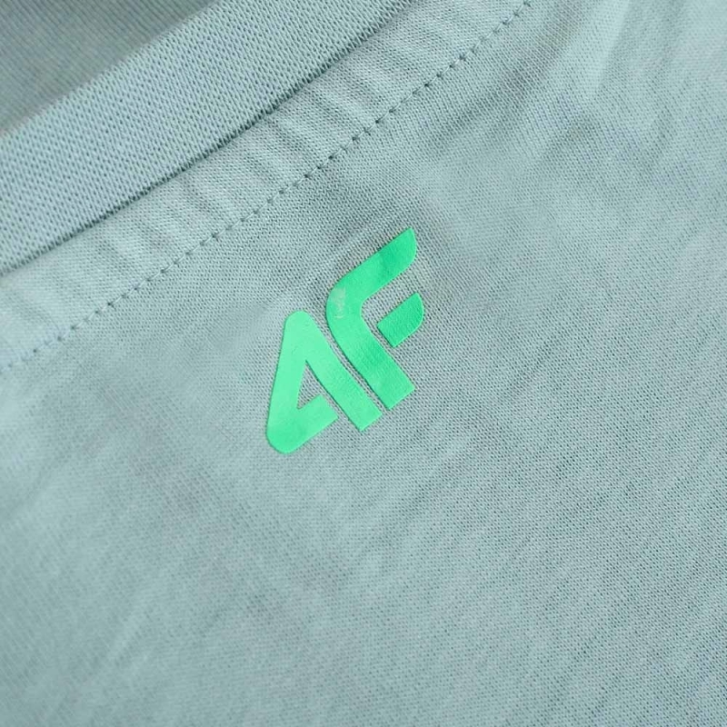 Zbliżenie na logo koszulki top miętowy 4F