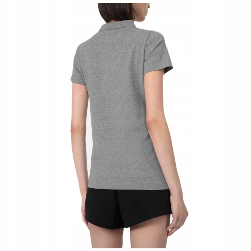 4F T-shirt Koszulka Polo z Kolnierzykiem z tyłu na modelu