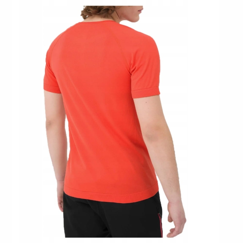 4F T-shirt Czerwony TFTSM141 Trekkingowy na Modelu z tyłu