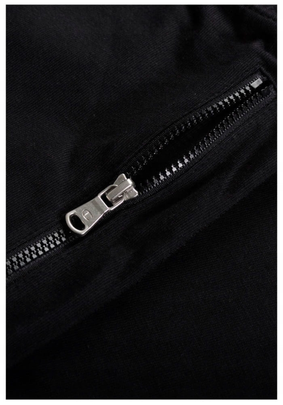CHAMPION-Joggery-Meskie-Czarne-217435-M-Model-217435.jpg