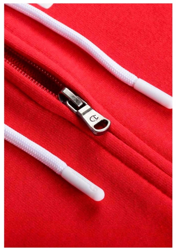 Zbliżenie na zamek czerwonej rozpinanej bluzy męskiej Champion