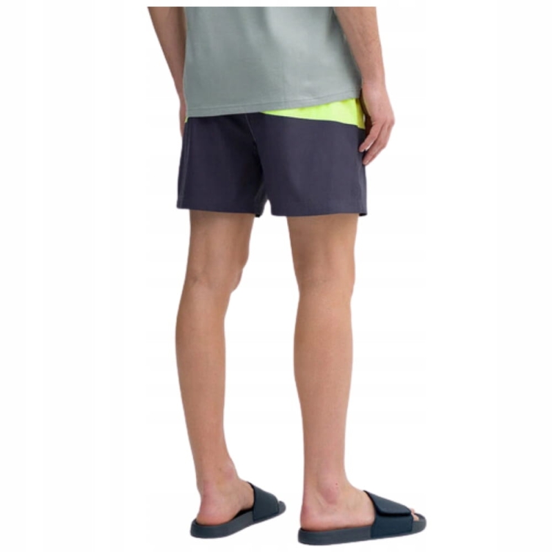 4F Spodenki Kąpielowe Męskie Szorty UBDSM030 Zielony Neon na modelu z tyłu