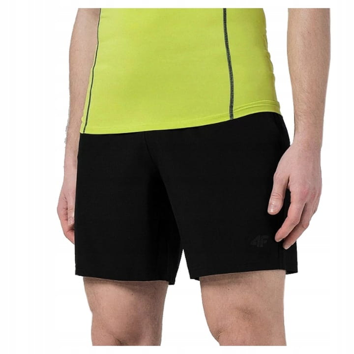 4F-Spodenki-Meskie-CZARNE-SKMF010-XXL-Model-SKMF010.jpg