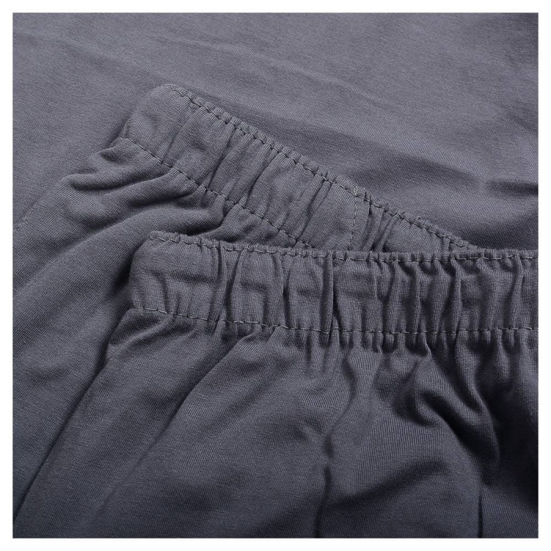 Zbliżenie na pas elastyczny szarych spodni piżamowych Cornette – miękki materiał.