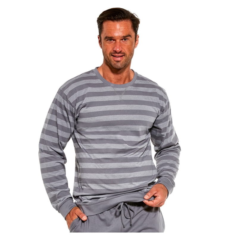 Zbliżenie na bluzkę piżamy Cornette Model