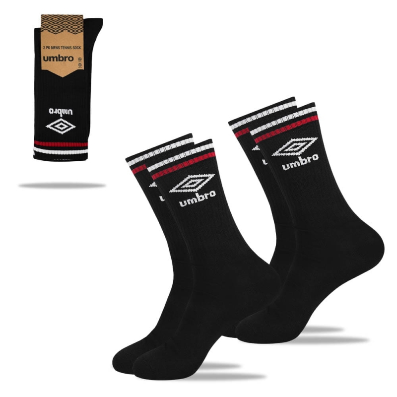 Komplet czarnych skarpet Umbro do tenisa, prezentowanych obok siebie.