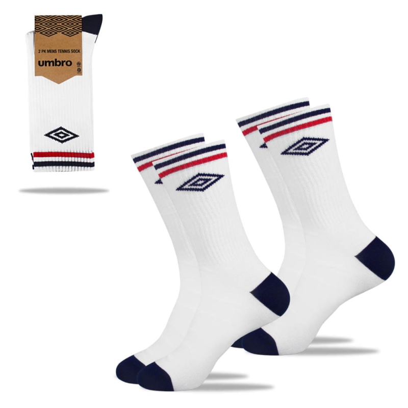 Komplet białych skarpet Umbro do tenisa, prezentowanych obok siebie.