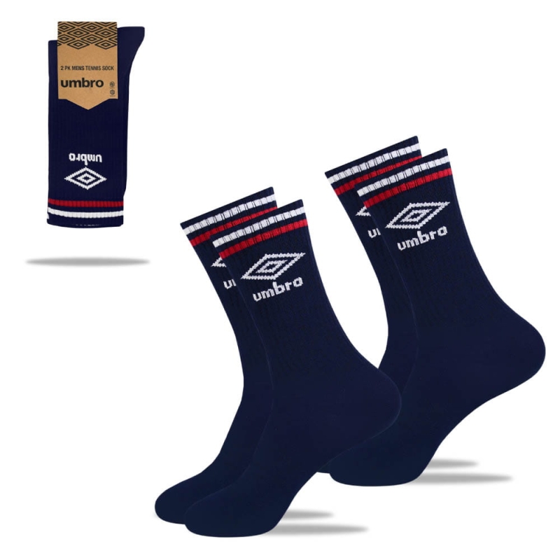 Komplet białych skarpet Umbro do tenisa, prezentowanych obok siebie.