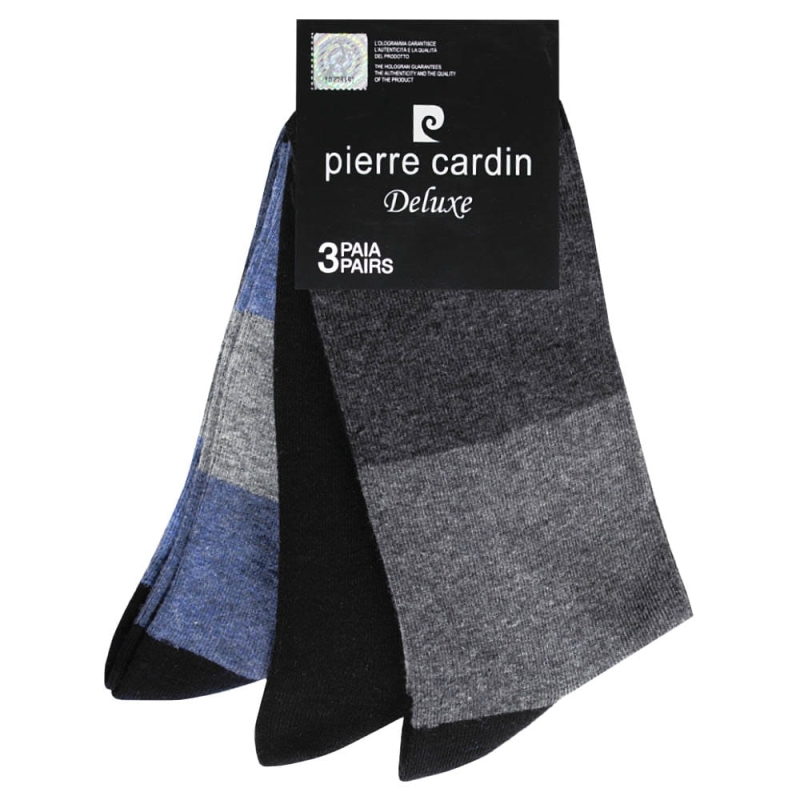 Miękki i oddychający materiał garniturowych skarpet Pierre Cardin.