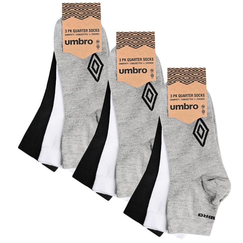 Skarpety Umbro zapakowane z etykietą marki.