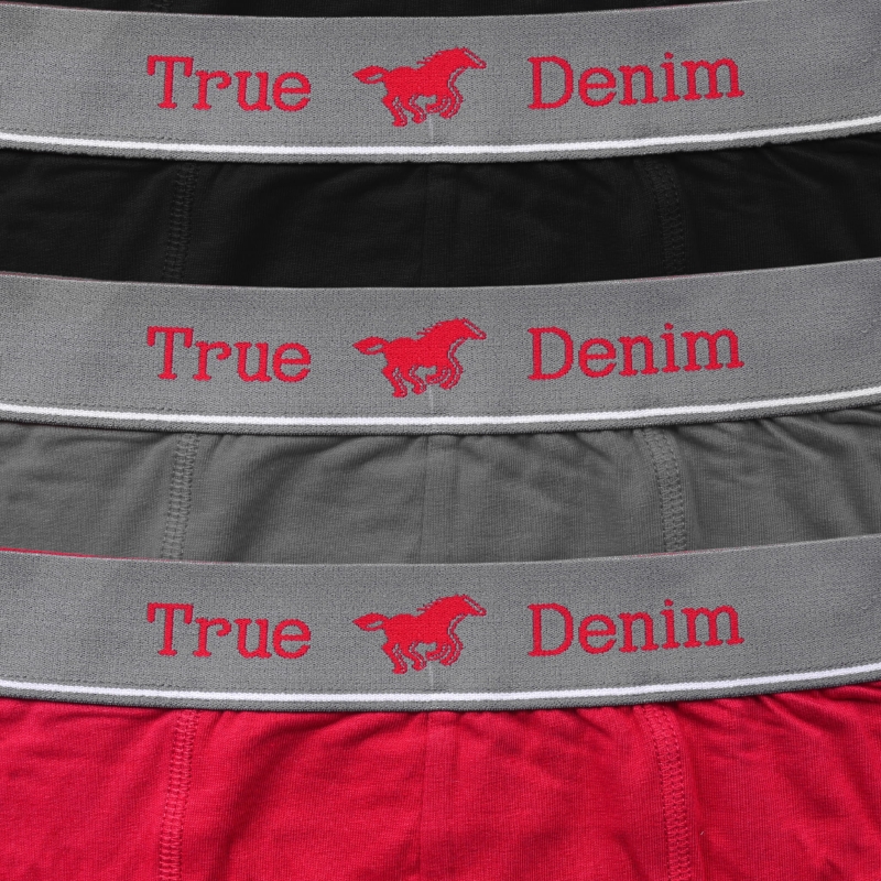 Zbliżenie na materiał i wykończenie bokserek Mustang 4148.