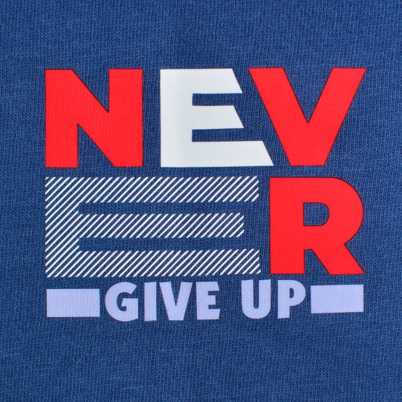 Nadruk Never Give Up z piżamy Cornette.