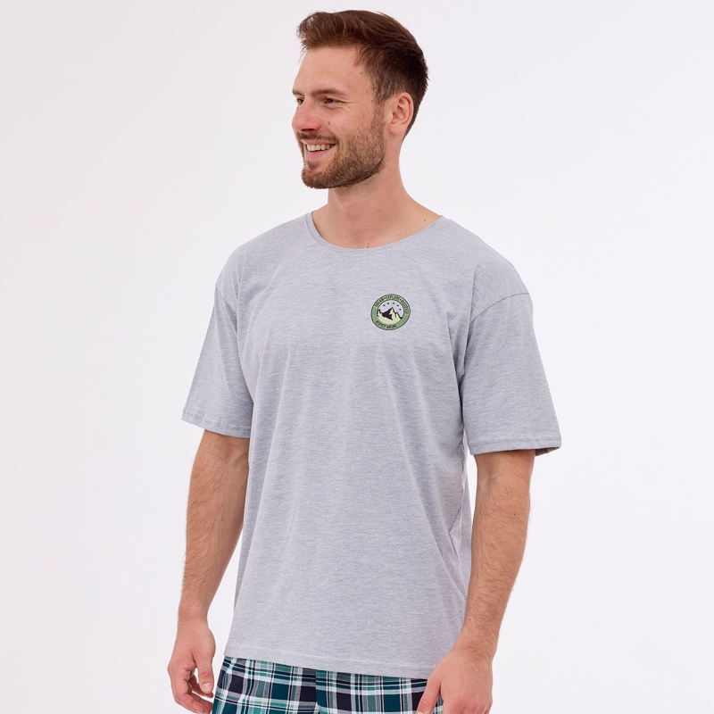 Szara koszulka z nadrukiem i logo Cornette z męskiej piżamy.