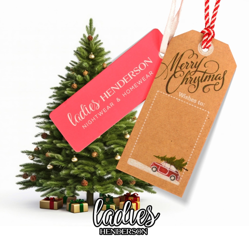 Czerwony komplet piżamowy Henderson w świątecznym pudełku z logo marki.