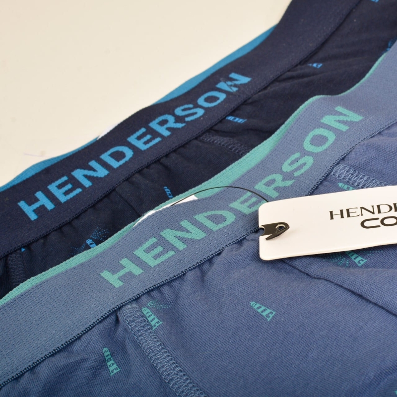 Detal logo Henderson na pasach bokserek w 2 kolorach