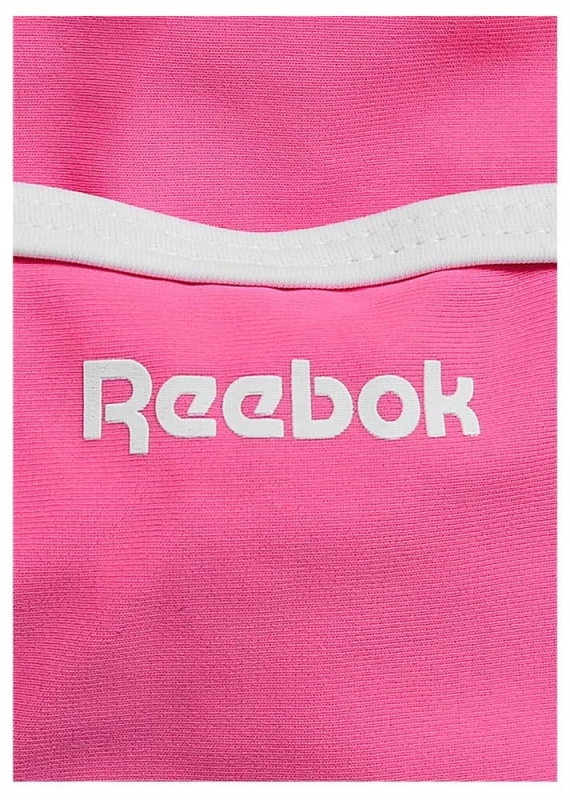 Zbliżenie na logo damskiego dołu kąpielowego Reebok