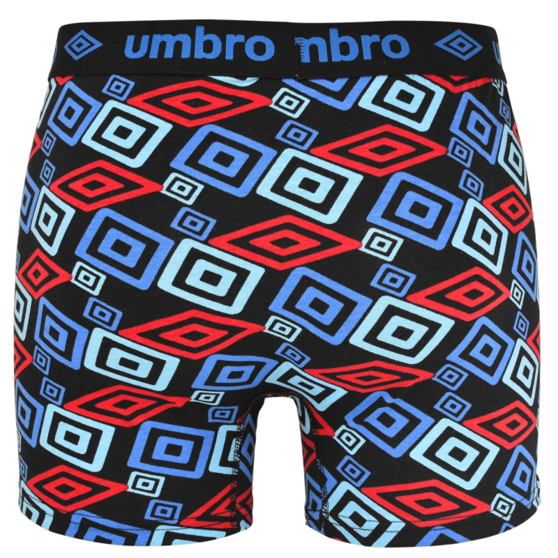 Pas bokserek Umbro z charakterystycznym logo.