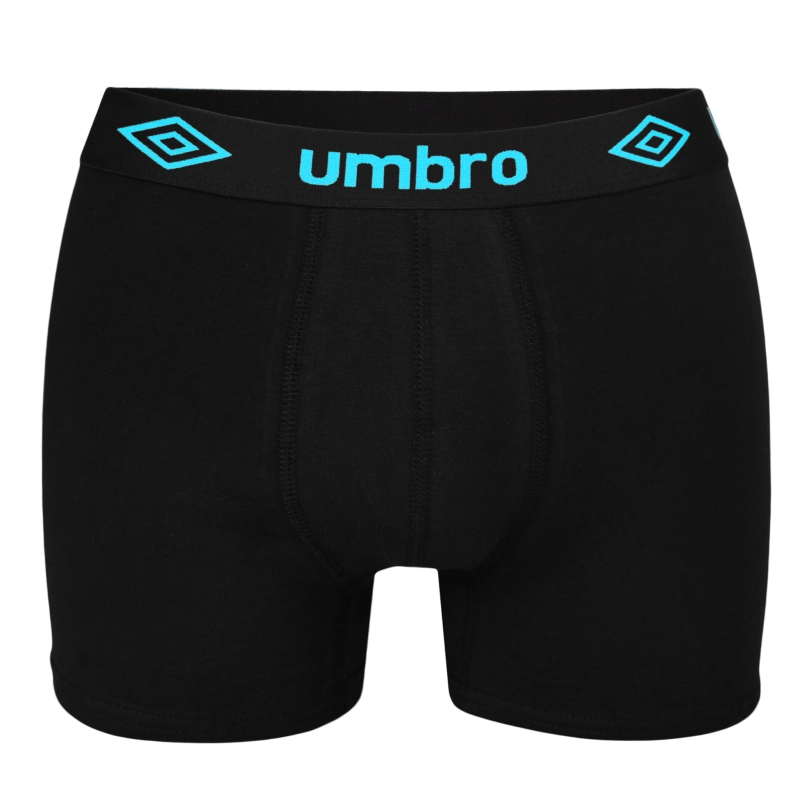 Męska bokserka Umbro w kolorze czarnym z niebieskim logo na pasie – prezentacja kroju.