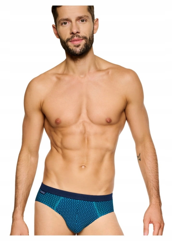 Model w granatowych slipach Henderson CORE w trójkąty