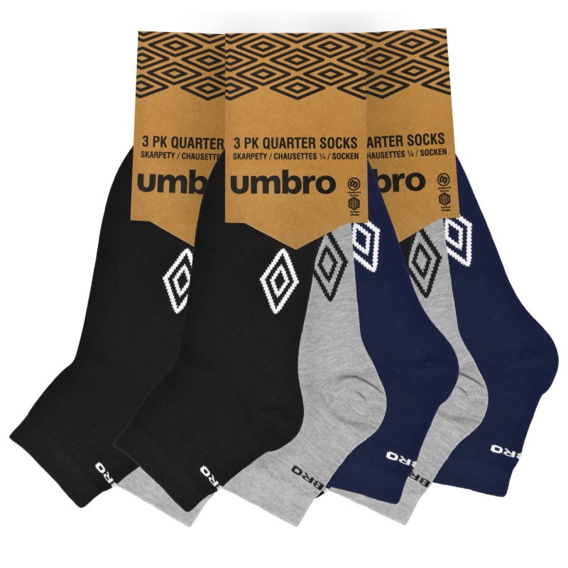 Skarpety Umbro zapakowane w oryginalną opaskę kartonową z logo marki i informacją o rozmiarze