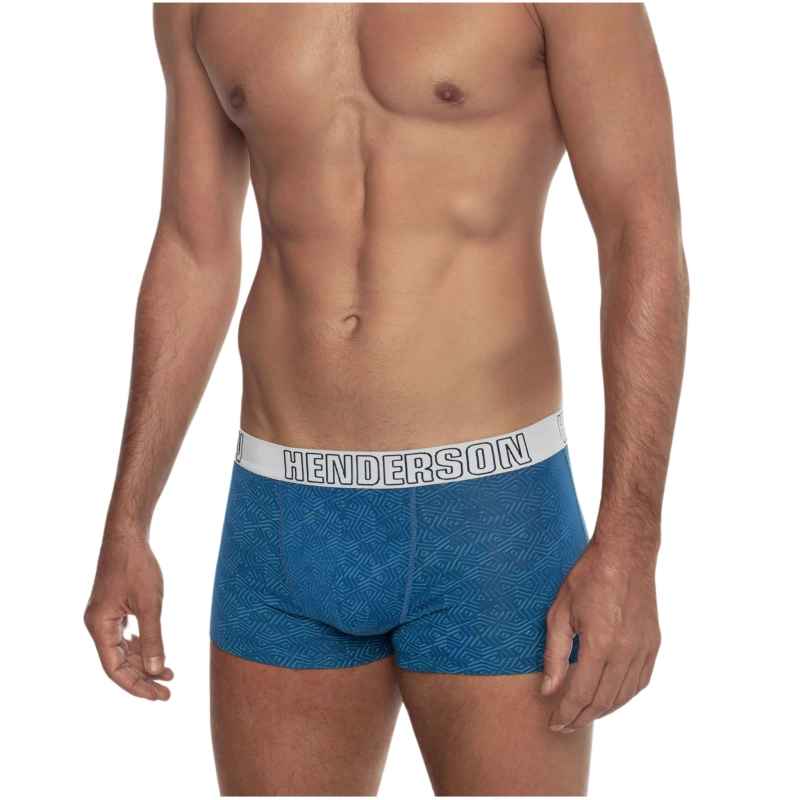 Model w granatowych bokserkach Henderson z nadrukiem