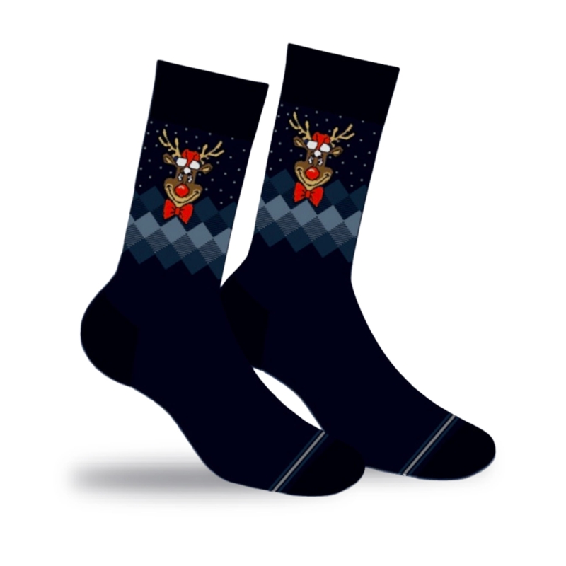 Kolorowe, długie skarpety Cornette w zimowej stylizacji