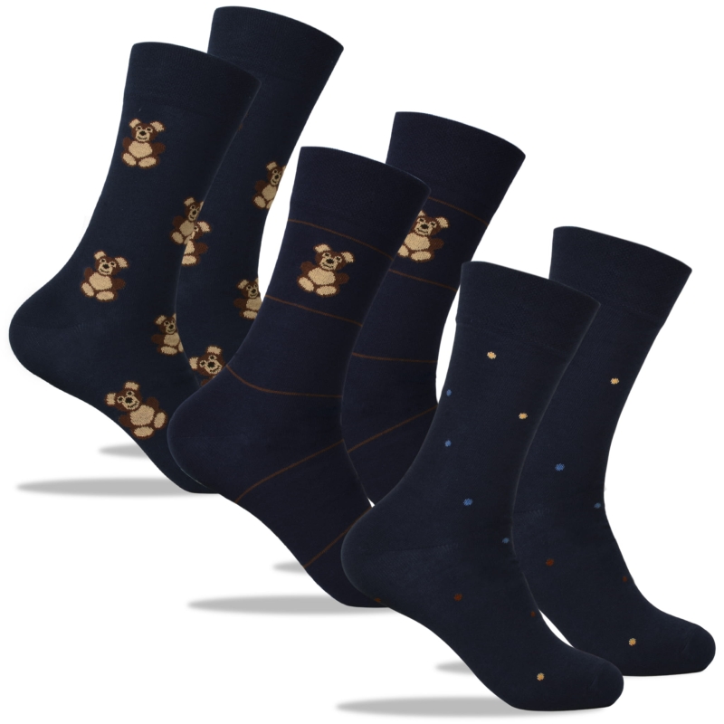 Zestaw 3 par skarpet Cornette – granatowe z misiami, paskami i kropkami, ułożone obok siebie.