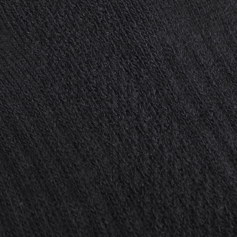 Zbliżenie na bawełnianą strukturę czarnych skarpet stopek TASTIQ PREMIUM.