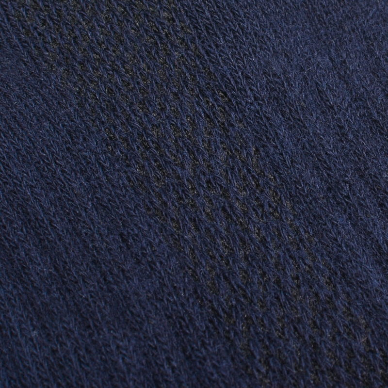 Detal ściągacza i logo TASTIQ PREMIUM na skarpetkach.