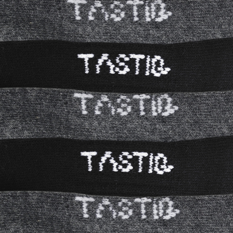 Zbliżenie na elastyczny ściągacz w skarpetkach TASTIQ PREMIUM BLACKMIX.