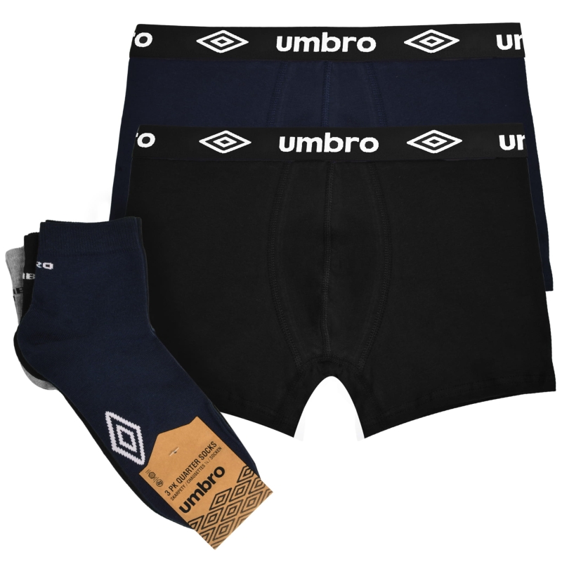 Bokserki i skarpetki Umbro – granatowy zestaw bielizny męskiej.