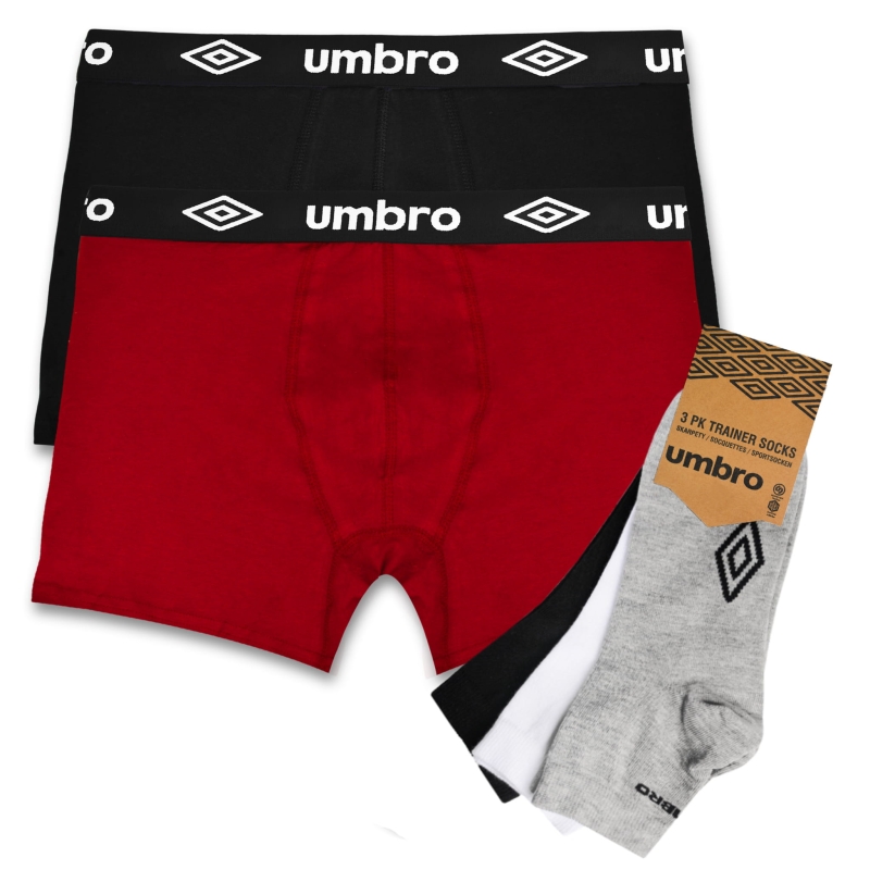 Bokserki i skarpetki Umbro – czerwono-czarny zestaw bielizny męskiej.