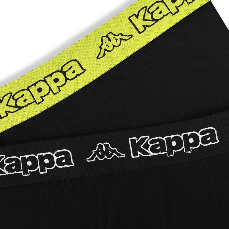Detal miękkiego, bawełnianego materiału bokserek Kappa w kolorze czarnym