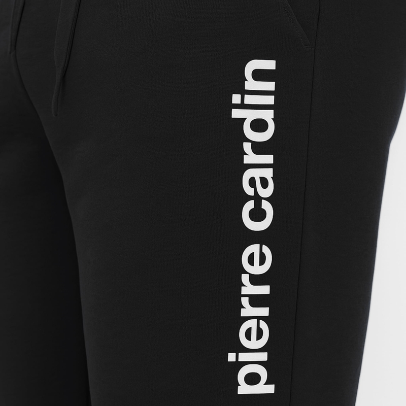 Nadruk pionowy Pierre Cardin na czarnych spodniach dresowych