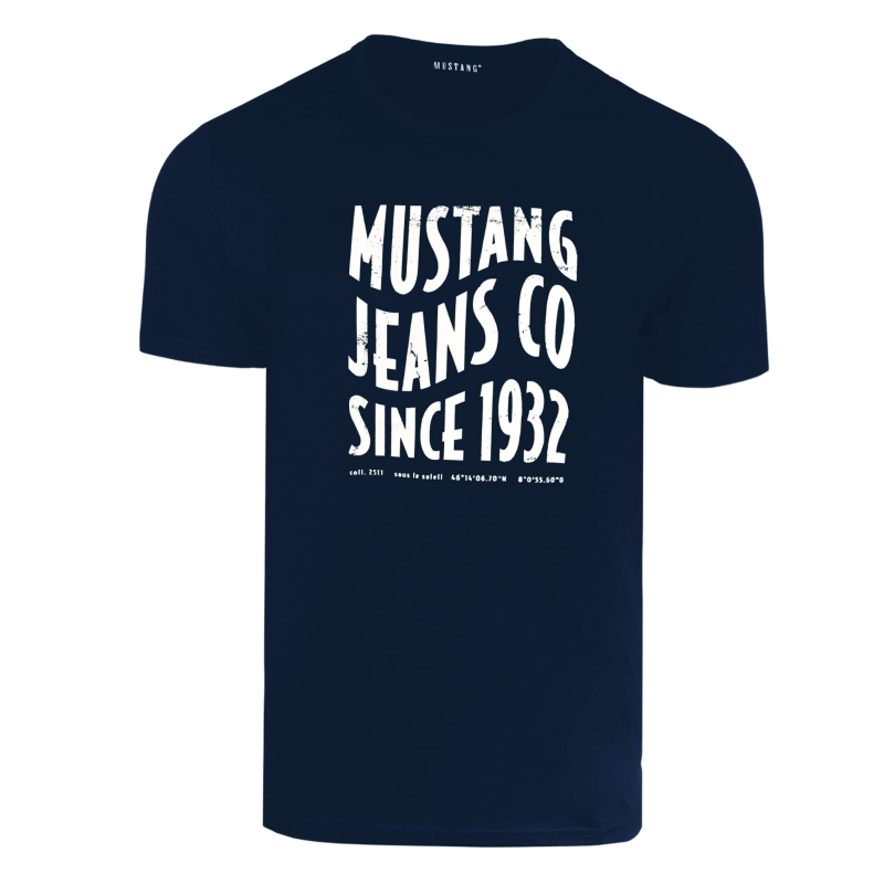 Krótki rękaw koszulki Mustang, detal starannego wykończenia.
