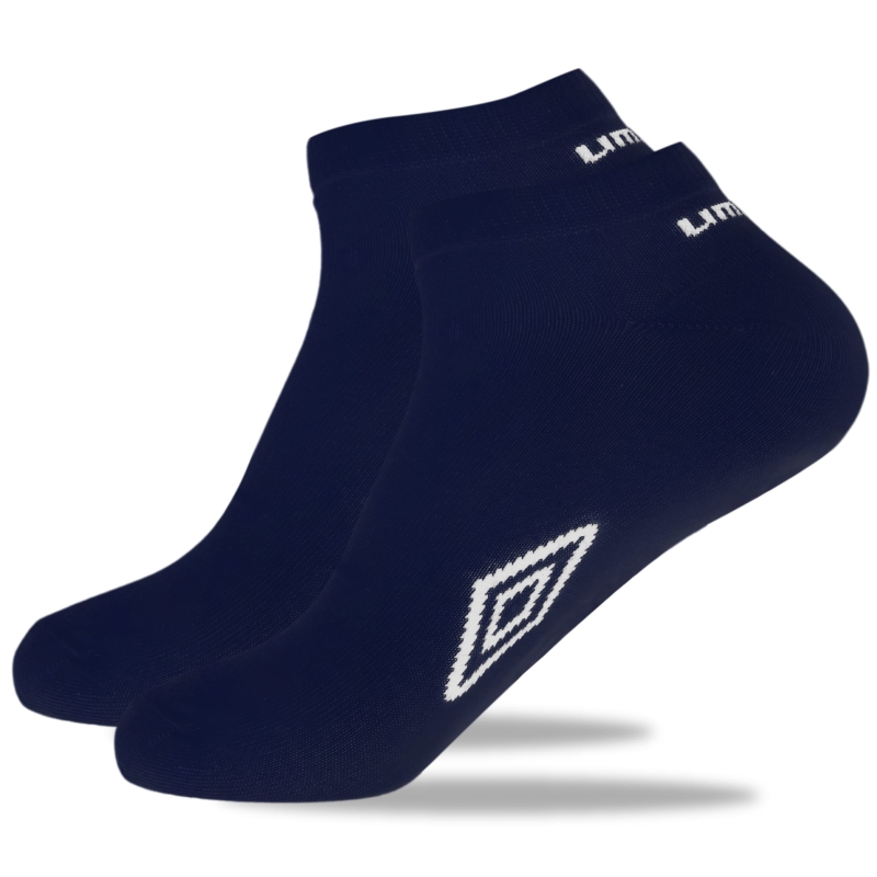 Pojedyncza para skarpet sportowych Umbro typu stopka, widok z boku.