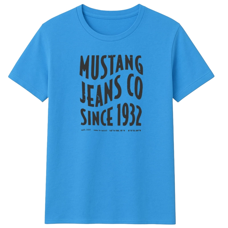 Niebieska koszulka Mustang z krótkim rękawem, wykonana z miękkiej bawełny.
