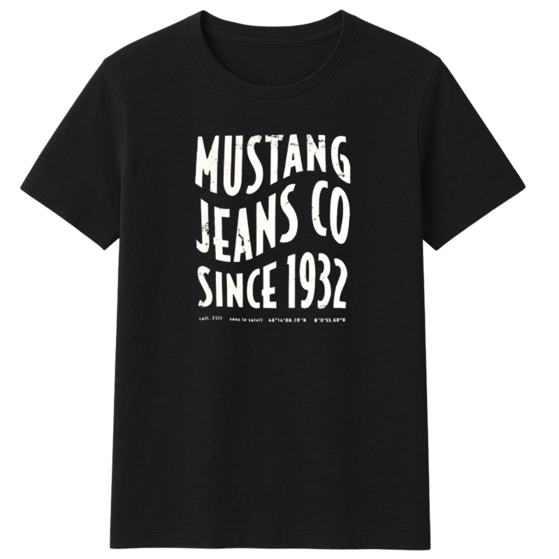 Pojedynczy T-shirt Mustang w kolorze czarnym, ułożony na białym tle.