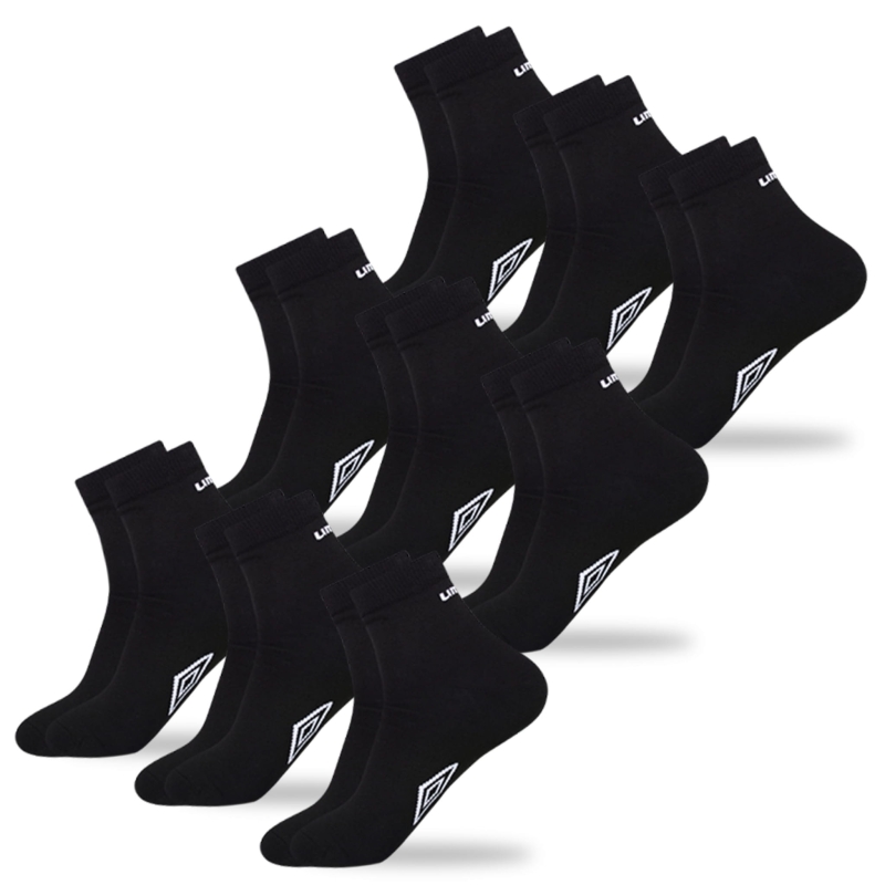 Czarne skarpety sportowe Umbro typu zakostki, widok całości