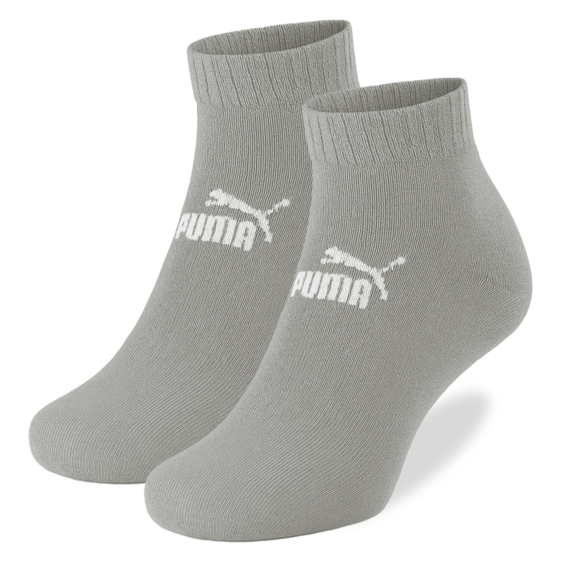 Jedna para jasnoszarych skarpet quarter Puma z białym logo na ściągaczu.