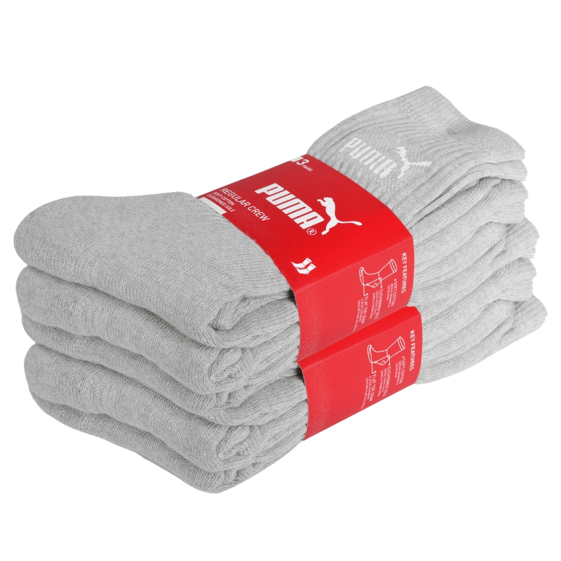 Zestaw sześciu szarych skarpet Puma spiętych czerwoną opaską z logo.