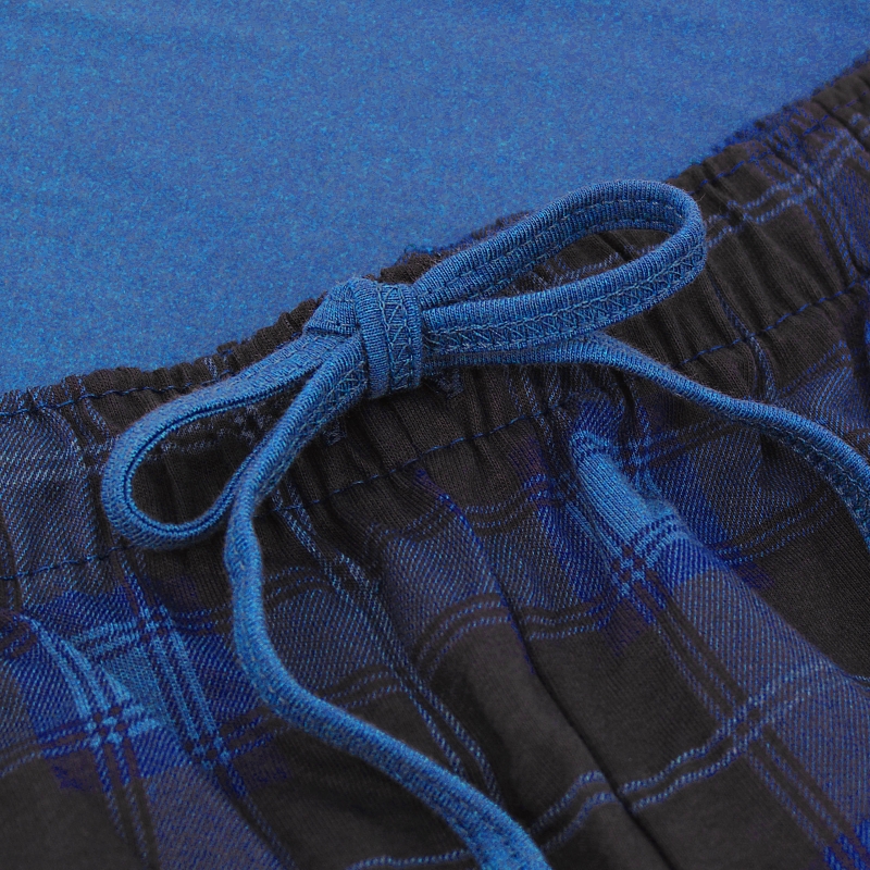 Zbliżenie na sznurek od spodni piżamy męskiej Cornette Marathon