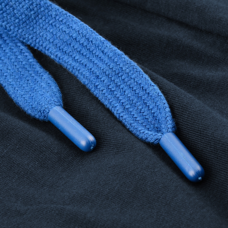 Zbliżenie na sznurki od piżamy męskiej granatowej Lee Cooper