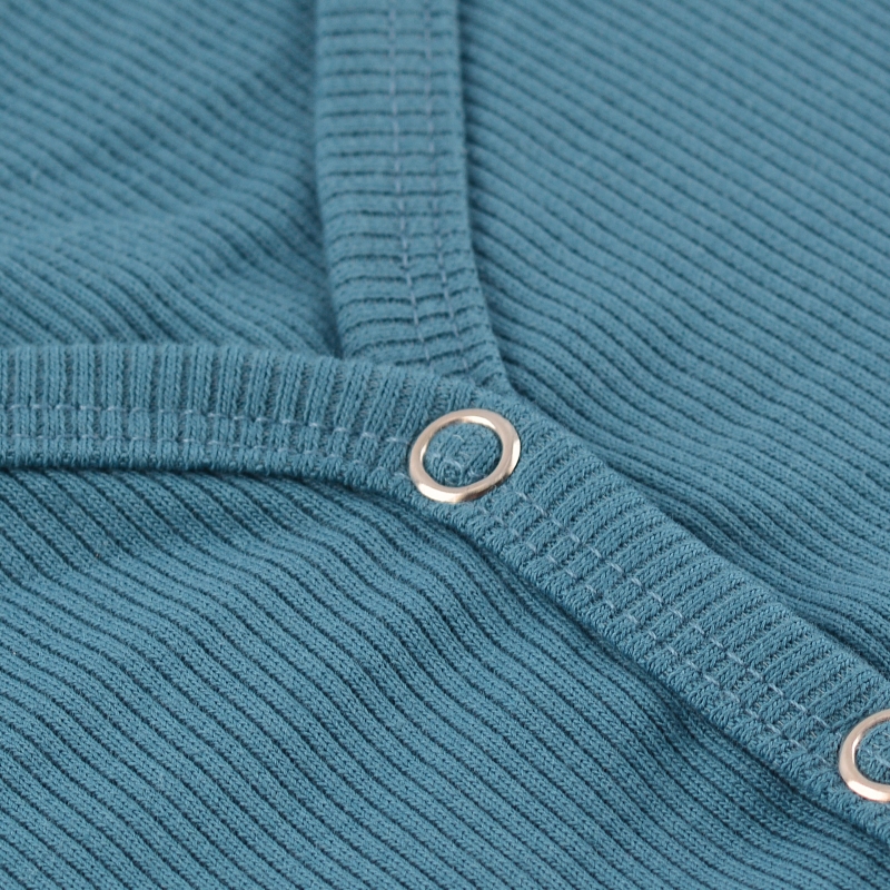 Cornette piżama damska – zbliżenie na guziki bluzy