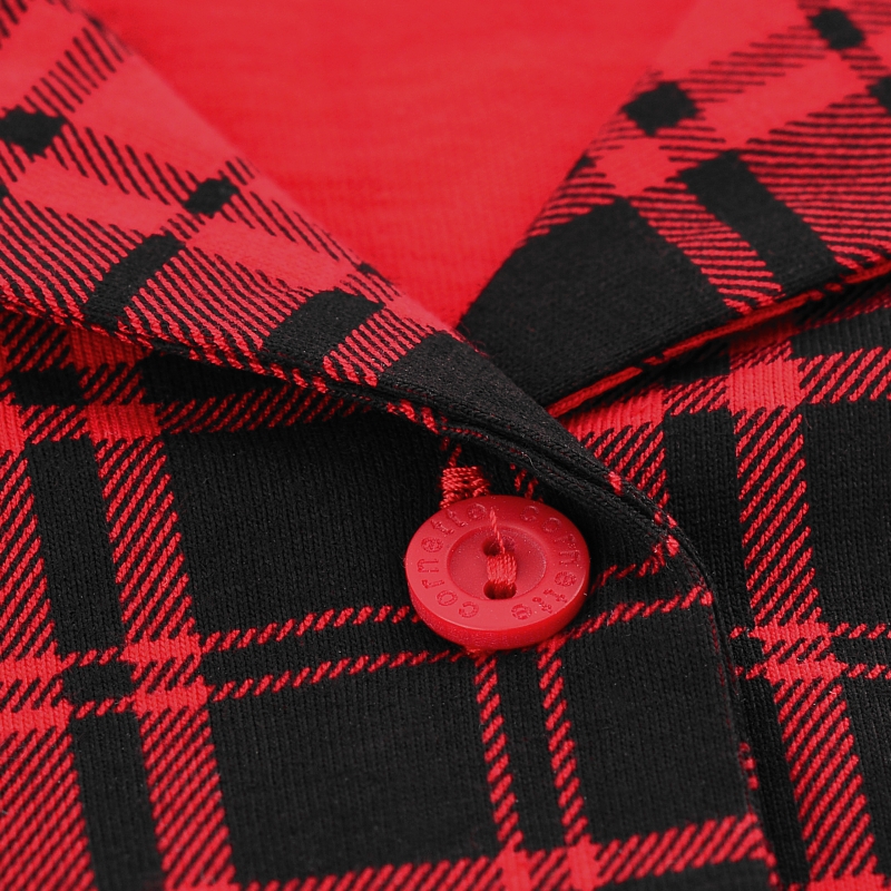 Cornette piżama – zbliżenie na guzik i kołnierzyk