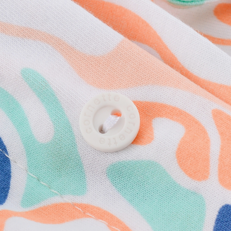 Cornette piżama – guzik z logo na wzorzystym materiale