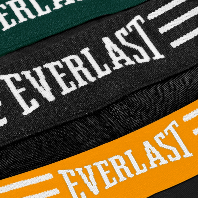 Zbliżenie gumy z logo Everlast na tle Bokserek