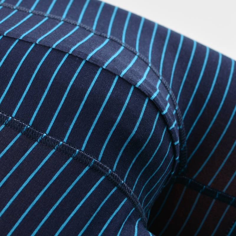 Zbliżenie na szew bokserek Scotch & Soda